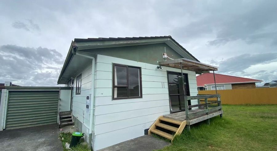  at 2/24 Burundi Avenue, Clendon Park, Auckland