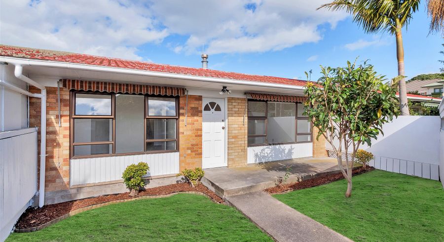  at 2/115 Mcleod Road, Te Atatu South, Auckland