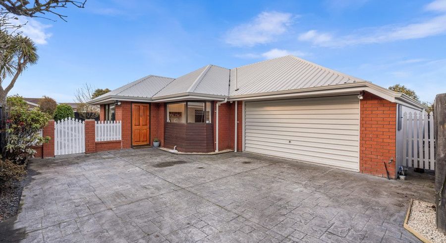  at 2/8 Coniston Avenue, Ilam, Christchurch