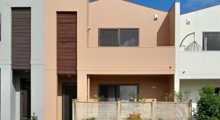  at 16 Spalding Rise, Golflands, Auckland