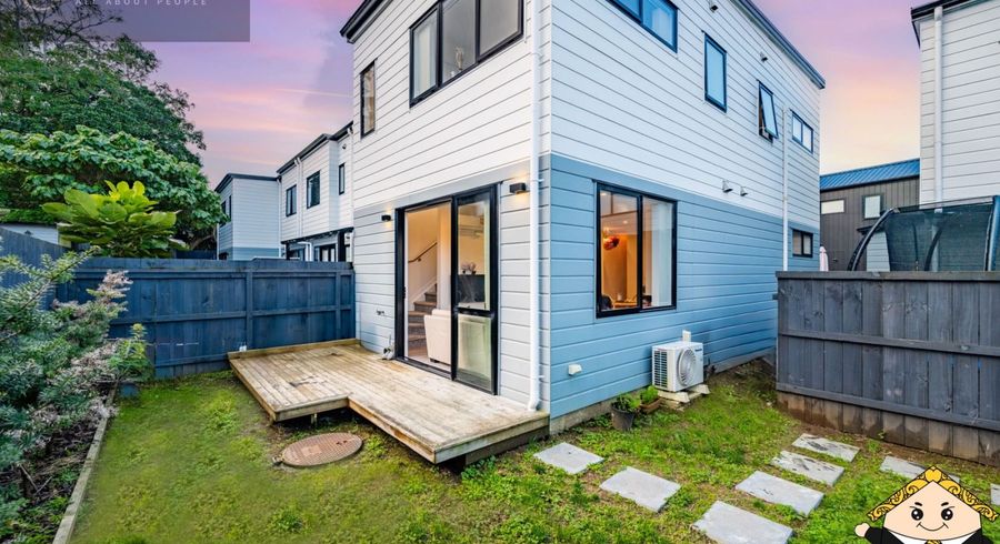  at 5E Beach Road, Te Atatu Peninsula, Waitakere City, Auckland