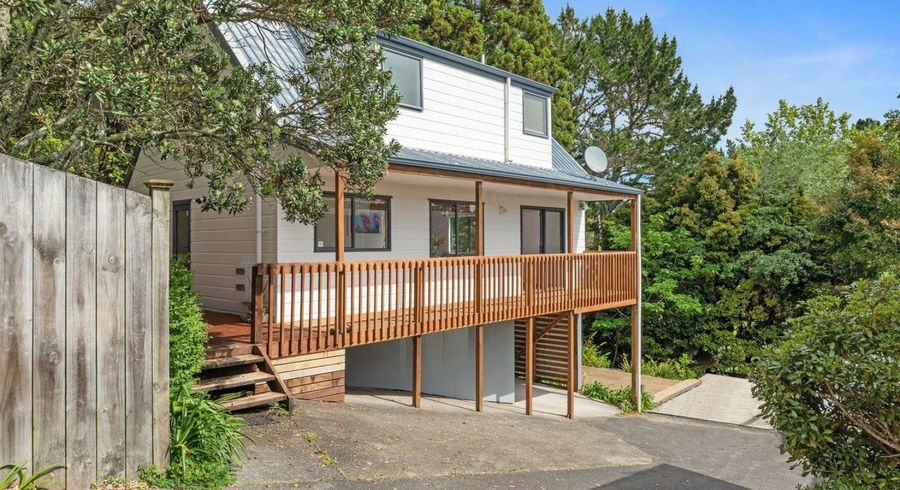  at 1/1018 East Coast Road, Torbay, North Shore City, Auckland
