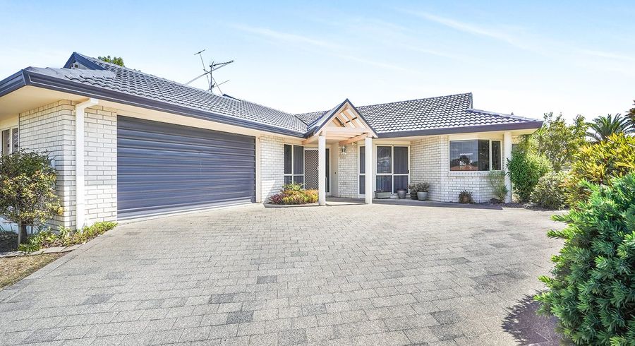  at 2 Sunset Close, Western Heights, Hamilton