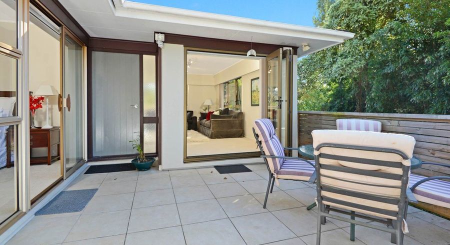 at 16 Lake Rd, Northcote, North Shore City, Auckland
