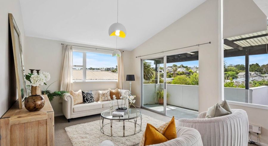  at 1/52 Beulah Avenue, Rothesay Bay, North Shore City, Auckland