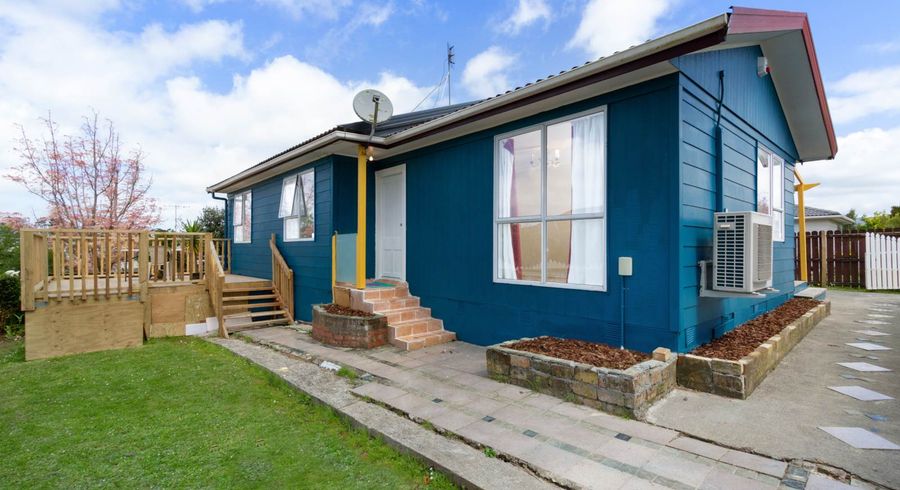  at 14 Chislehurst Street, Henderson, Auckland