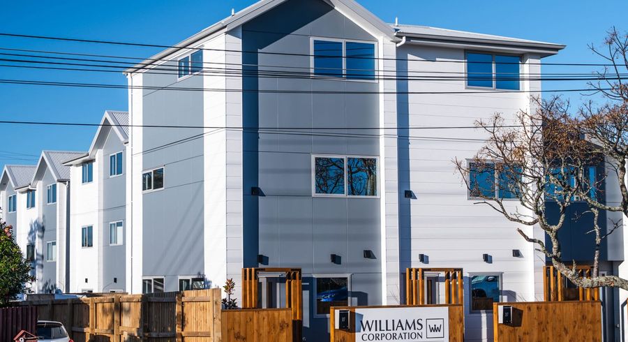  at 8/7 Flanshaw Road, Te Atatu South, Auckland