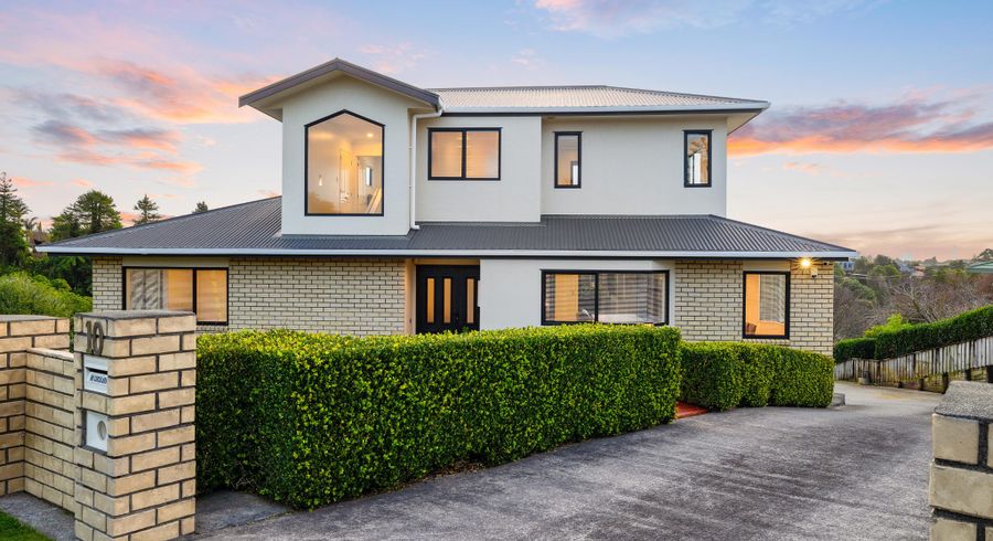  at 10 Larsen Place, Merrilands, New Plymouth