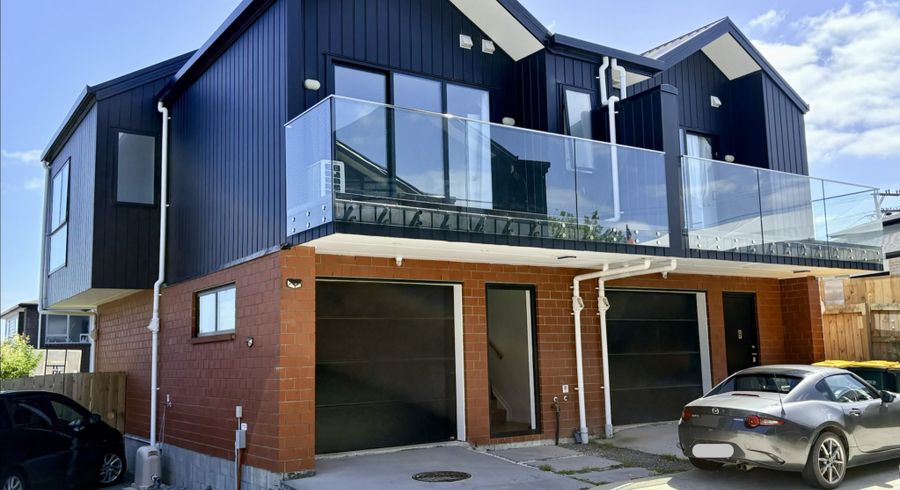  at 8/233 Great North Road, Henderson, Waitakere City, Auckland