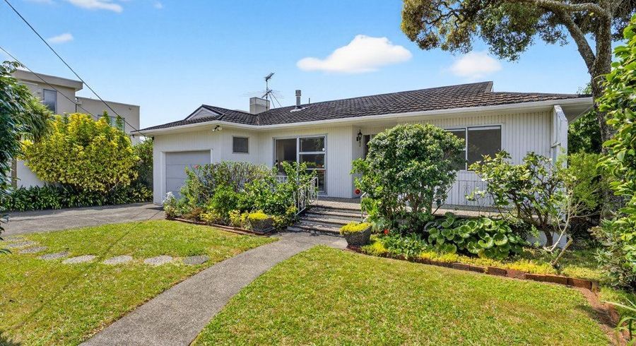  at 15 Frieston Road, Milford, North Shore City, Auckland