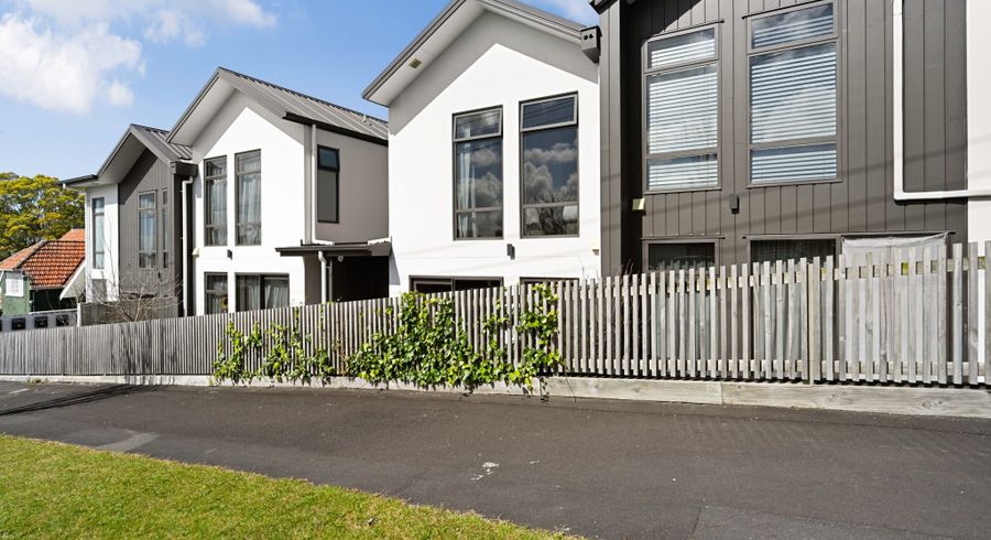  at 2/25 Thackeray Street, Hamilton Lake, Hamilton, Waikato