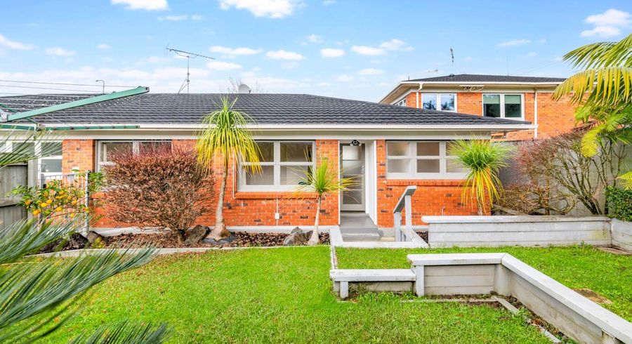  at 2/68 Richmond Avenue, Northcote Point, North Shore City, Auckland
