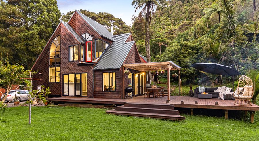  at 424 Scenic Drive, Waiatarua, Auckland