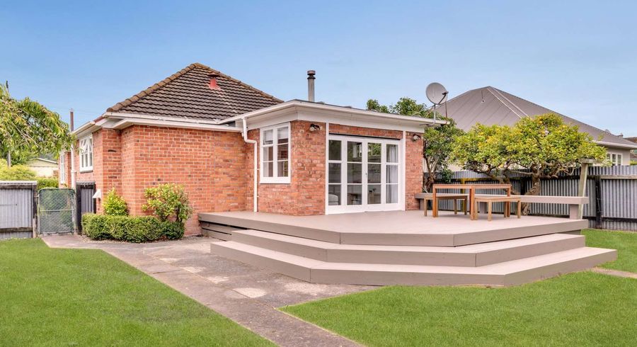  at 2 Richmond Street, Whanganui East, Whanganui