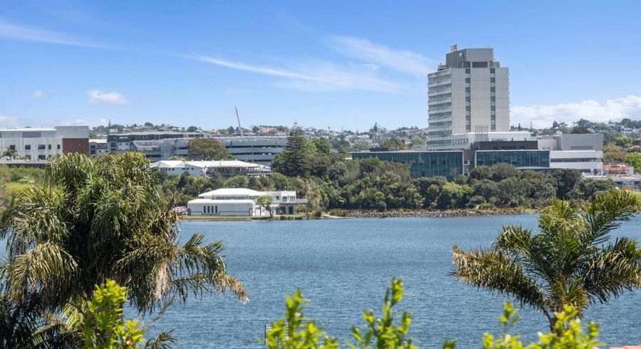  at 21 Manurere Avenue, Takapuna, North Shore City, Auckland