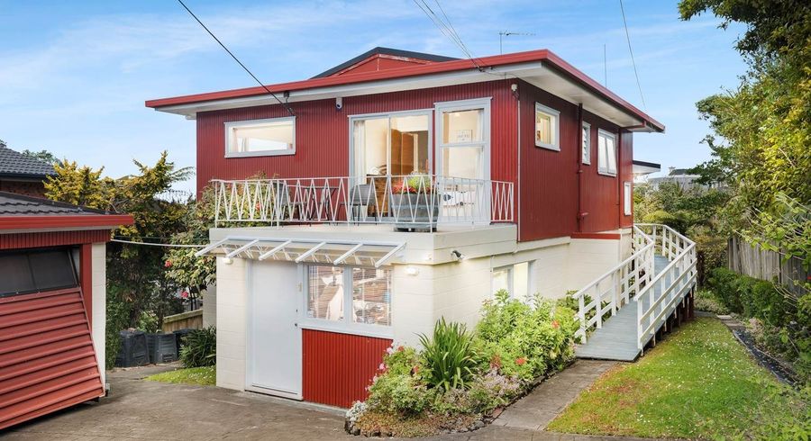  at 35 Montgomery Ave, Rothesay Bay, North Shore City, Auckland