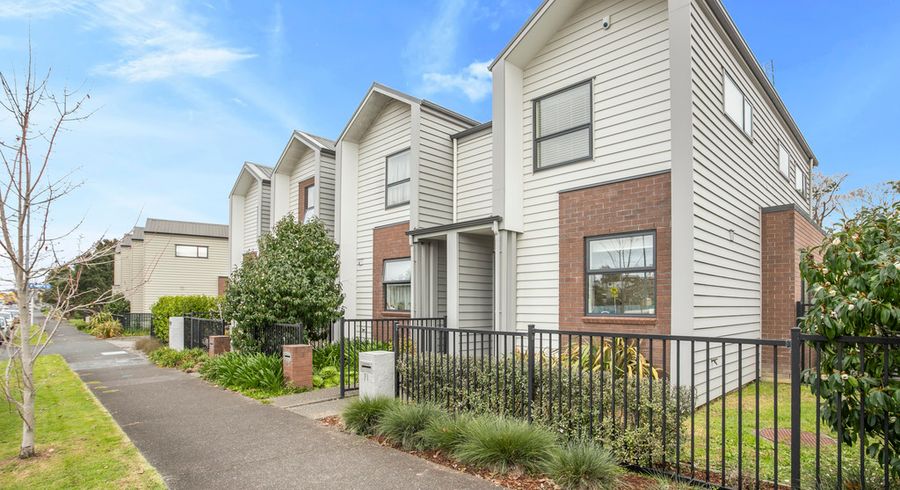  at 71 Apirana Avenue, Glen Innes, Auckland