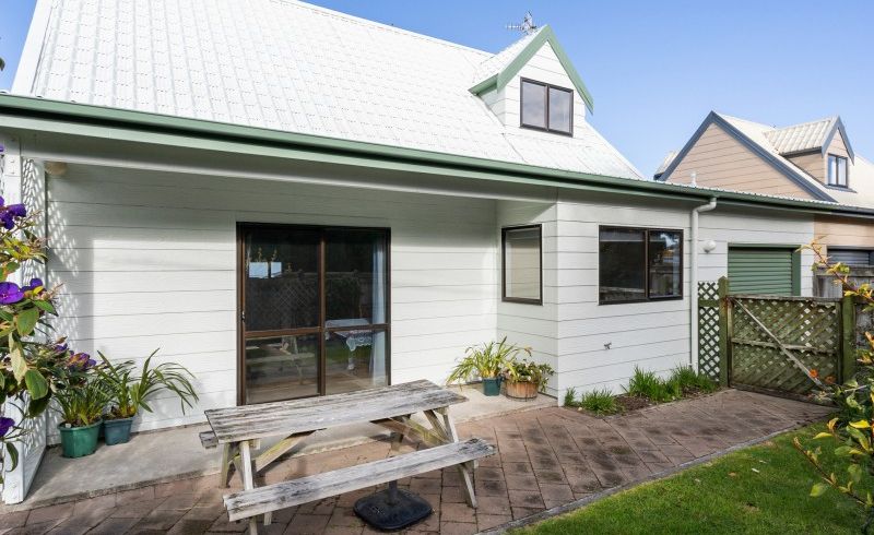  at 2 Ono Street, Waikanae Beach, Waikanae