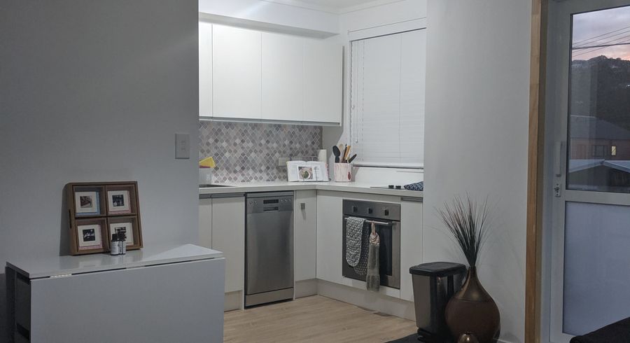 at 4/102 Lyall Parade, Lyall Bay, Wellington