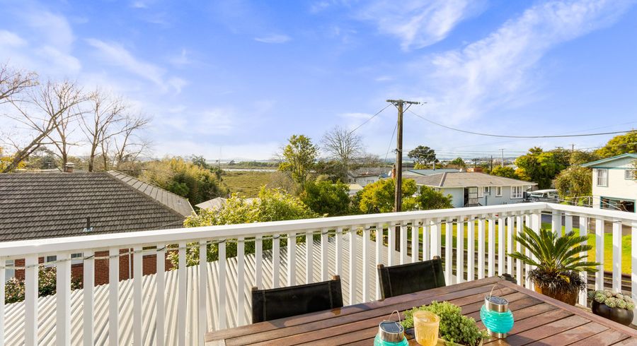  at 32 Lyndhurst Road, Te Atatu South, Auckland