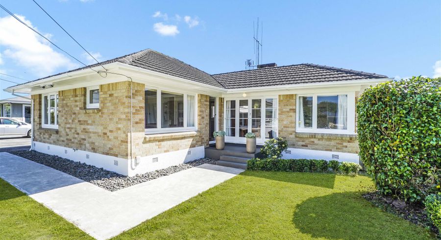  at 11 Fenwick Crescent, Hillcrest, Hamilton