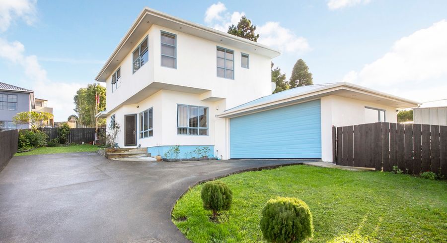  at 2/30 Mountain Road, Māngere Bridge, Auckland