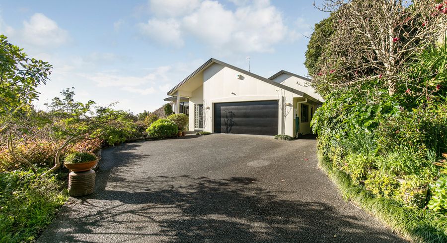  at 4 San Martin Place, Goodwood Heights, Auckland