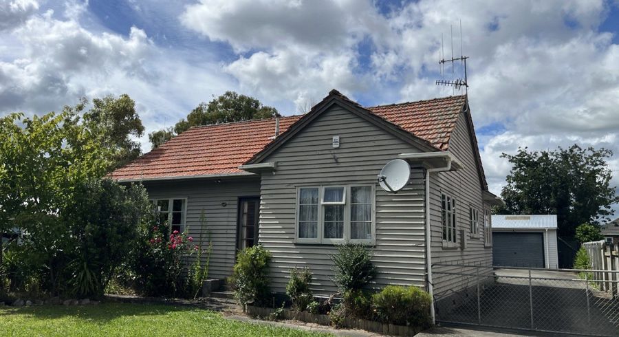  at 220 College Street, West End, Palmerston North, Manawatu / Whanganui