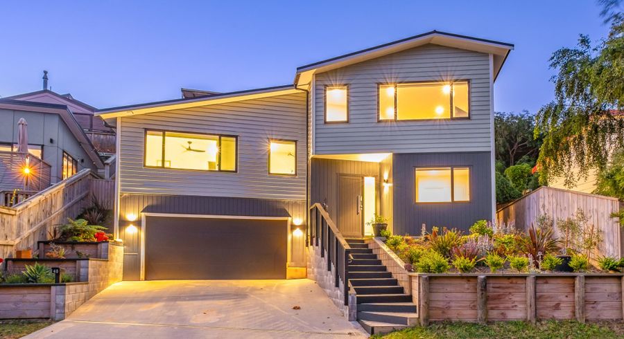  at 40 Albatross Close, Whitby, Porirua