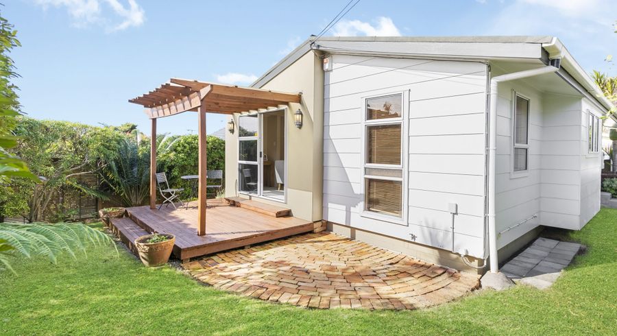  at 11 Kawau Road, Greenlane, Auckland