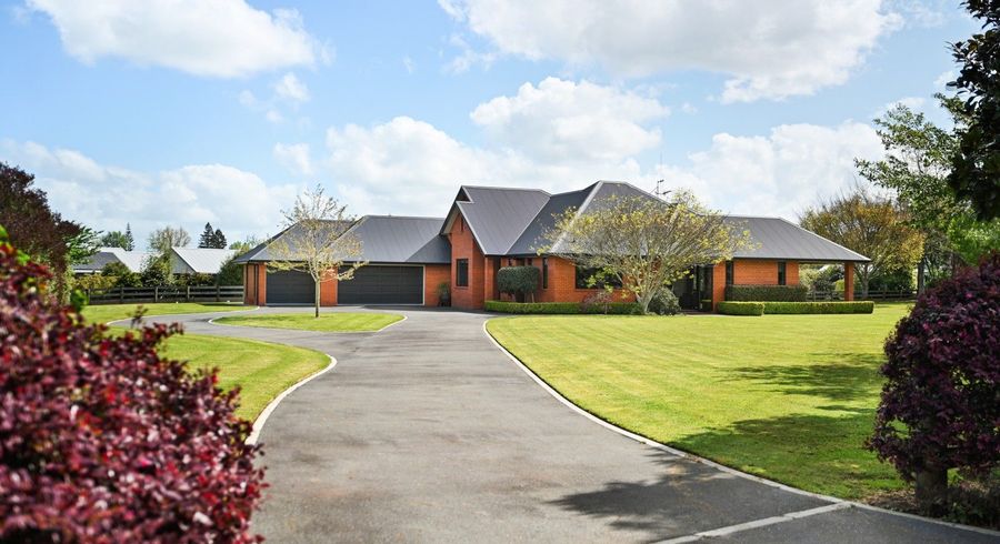  at 10 East Ridge Grove, Newstead, Hamilton