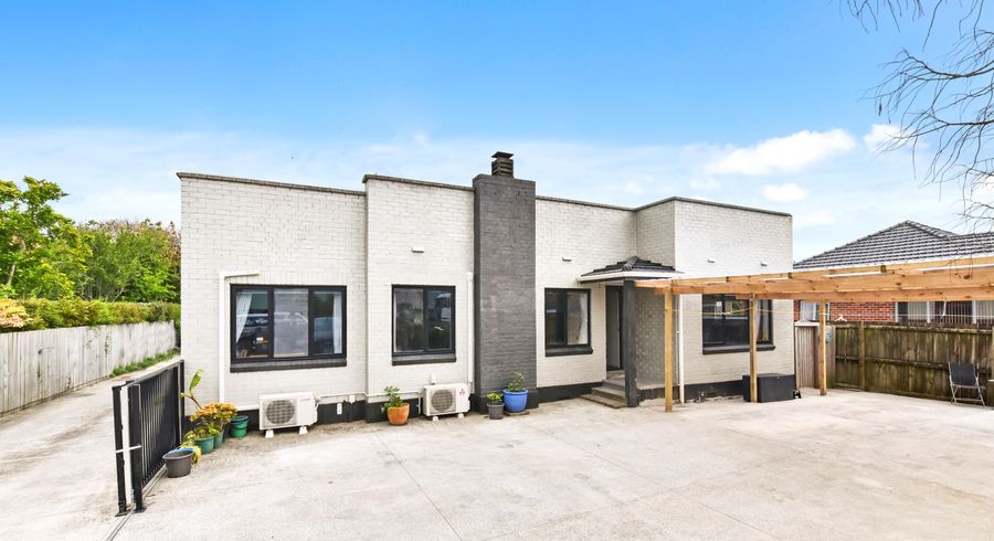  at 325 Massey Road, Mangere East, Auckland