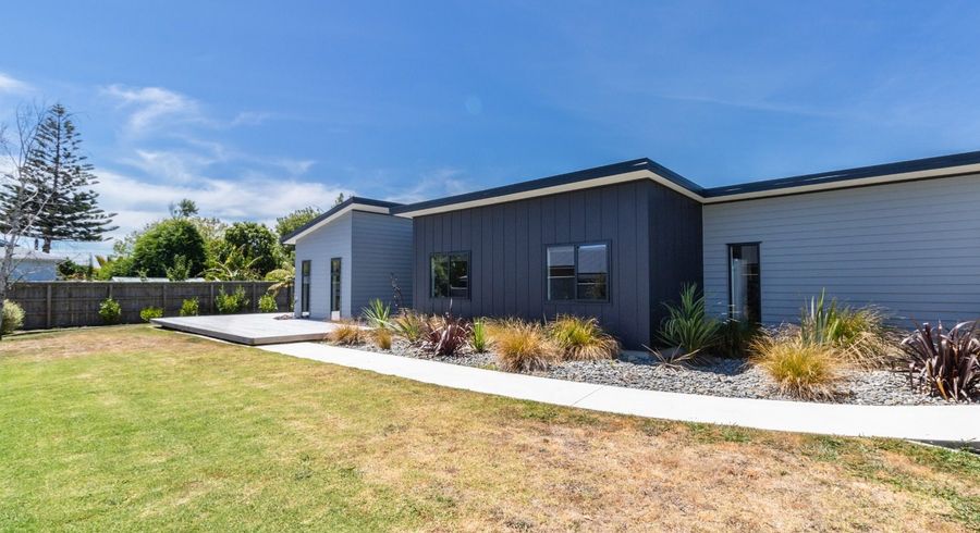  at 100 Atkinson Avenue, Otaki Beach, Otaki