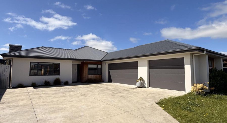  at 34 Atlantic Drive, Fitzherbert, Palmerston North, Manawatu / Whanganui