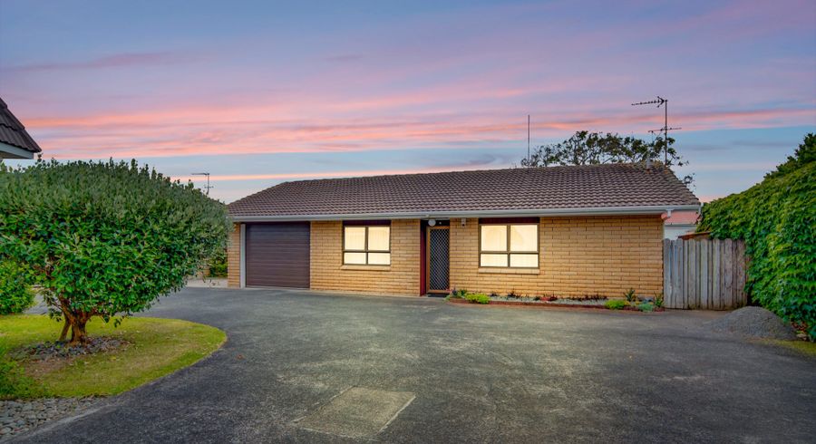  at 2/11 Reeves Avenue, Papatoetoe, Auckland