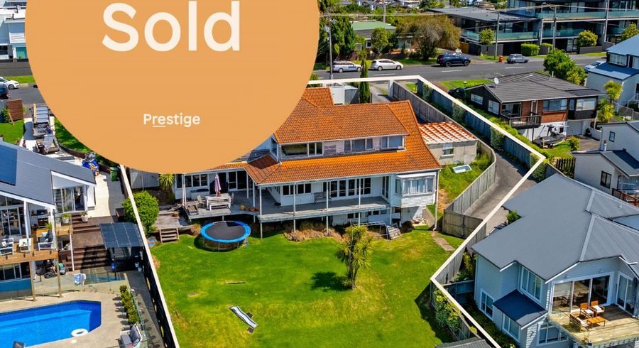  at 18 Montgomery Avenue, Rothesay Bay, Auckland