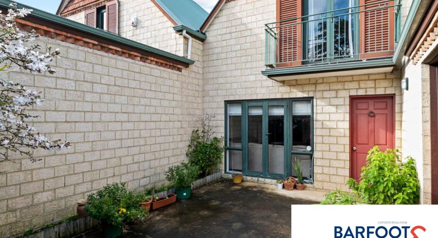  at 2/52 Taharoto Road, Takapuna, Auckland