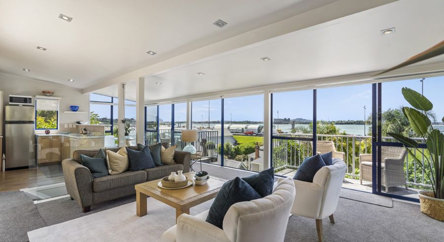  at 2/3 Beach Road, Northcote Point, Auckland