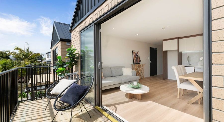  at 2/8 Baird Street, Howick, Manukau City, Auckland