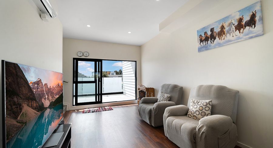  at 4/68 Smythe Road, Henderson, Waitakere City, Auckland