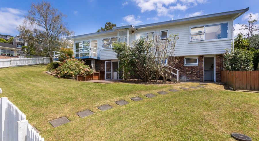  at 18 Deuxberry Avenue, Northcote, North Shore City, Auckland