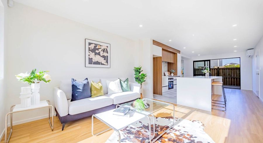  at 52 Adamson Road, Flat Bush, Manukau City, Auckland