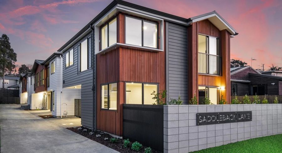  at 2/114 Saddleback Rise, Murrays Bay, North Shore City, Auckland