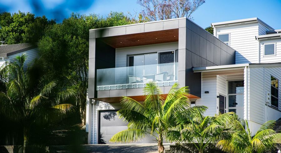  at 10 Bayside Drive, Browns Bay, North Shore City, Auckland