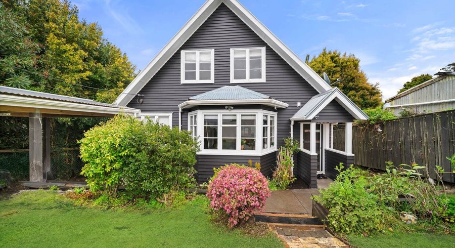  at 121  Fairview Avenue, Fairview Heights, North Shore City, Auckland