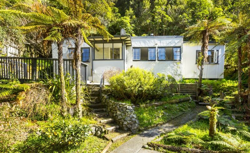  at 126 Pinehaven Road, Pinehaven, Upper Hutt