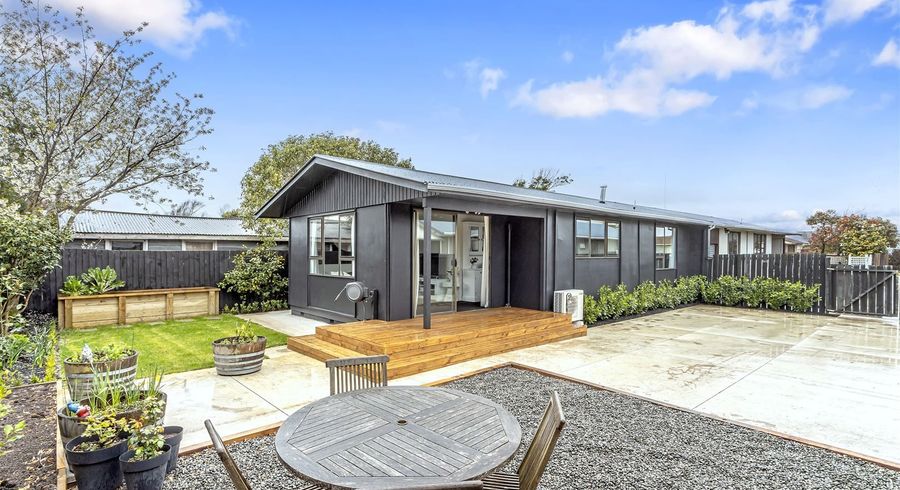  at 8B Queenspark Drive, Parklands, Christchurch