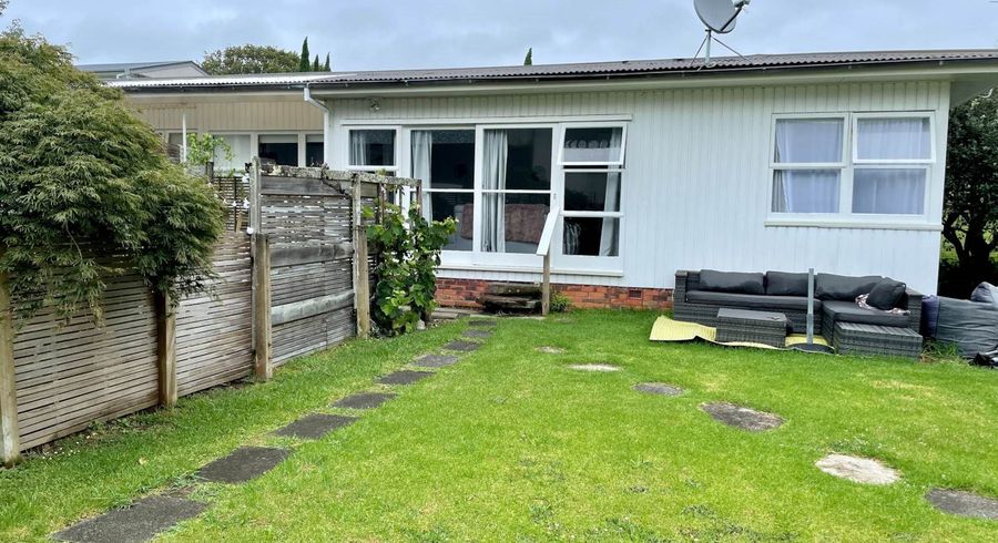  at 2/22 Saltburn Road, Milford, Auckland