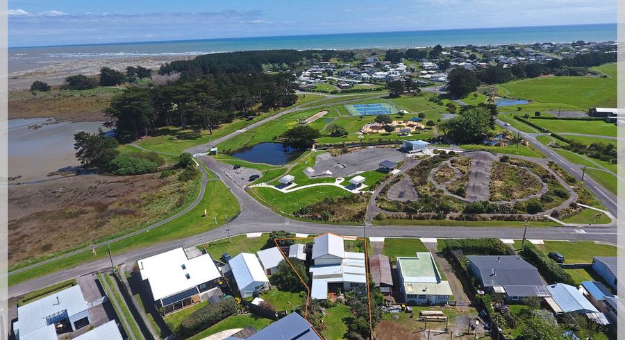  at 3 Nash Parade, Foxton Beach, Horowhenua, Manawatu / Whanganui