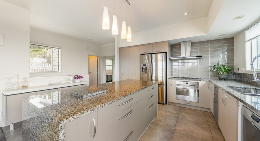  at 10 Hollyford Place, Aotea, Porirua, Wellington